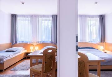Фото номера Стандартный семейный номер Отель Tailor Hotel Sport &amp; Conference г. Моронг 3